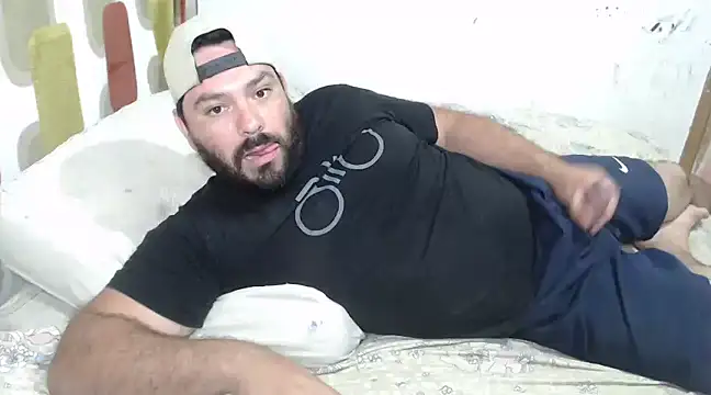 Snapshot of lucasprloco chatting on January 26, 12:05 am lucasprloco online show from January 26, 12:05 am