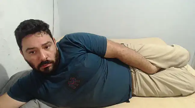 Snapshot of lucasprloco chatting on February 20, 2:46 pm lucasprloco online show from February 20, 2:46 pm