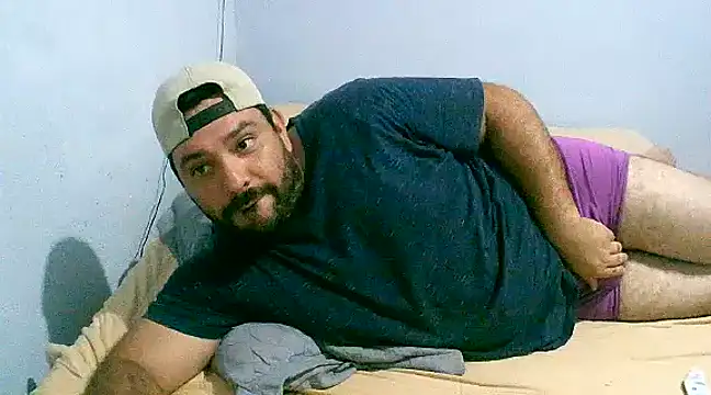 Snapshot of lucasprloco chatting on March 4, 12:39 am lucasprloco online show from March 4, 12:39 am