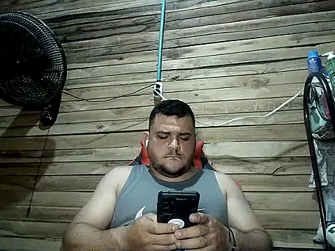 Snapshot of Arcangel_05 chatting on June 25, 5:23 am Arcangel 05 online show from June 25, 5:23 am