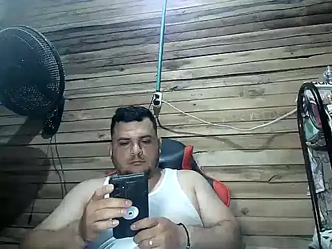 Snapshot of Arcangel_05 chatting on June 27, 5:23 am Arcangel 05 online show from June 27, 5:23 am