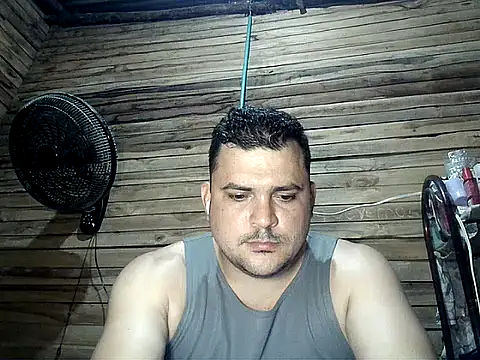 Snapshot of Arcangel_05 chatting on July 9, 3:43 am Arcangel 05 online show from July 9, 3:43 am