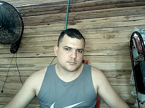Snapshot of Arcangel_05 chatting on July 24, 3:32 pm Arcangel 05 online show from July 24, 3:32 pm