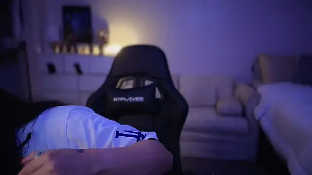 drizzypeach602 online show from February 19, 8:55 am