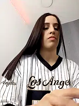 Amira Milker online show from February 20, 1:30 pm