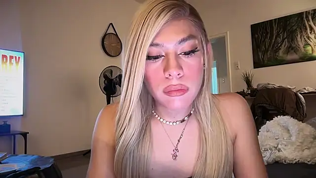 saray doll online show from February 20, 7:47 pm