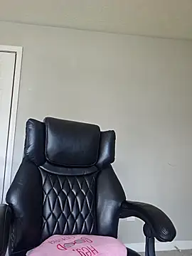 oliviaprettypussy online show from March 27, 8:30 pm