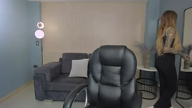 LexieWayne online show from December 28, 1:17 pm