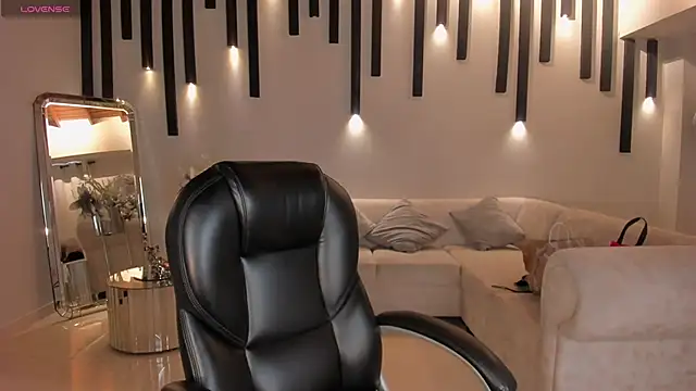 LexieWayne online show from March 13, 7:39 pm