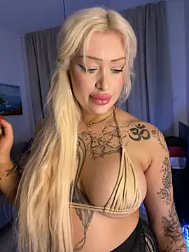 Snapshot of JennaLinn chatting on July 6, 7:16 pm JennaLinn online show from July 6, 7:16 pm