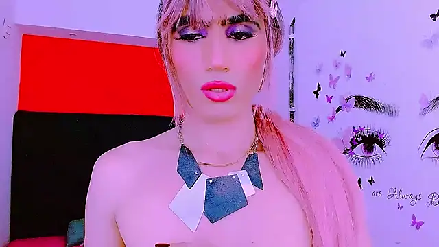 Snapshot of priscilahotker chatting on February 2, 2:06 am priscilahotker online show from February 2, 2:06 am