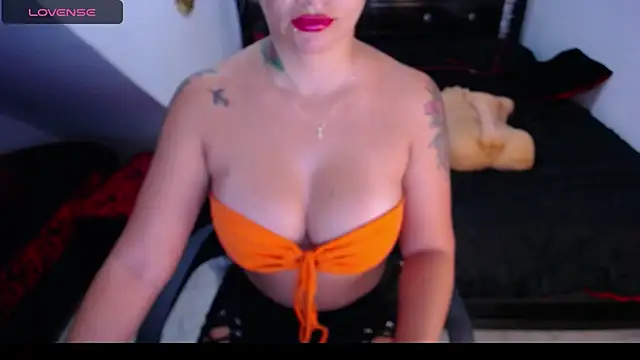 Snapshot of sara__stone1 chatting on December 20, 9:00 am sara stone1 online show from December 20, 9:00 am