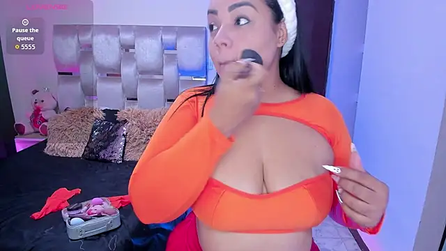Snapshot of MelanyShayk chatting on October 16, 8:21 pm MelanyShayk online show from October 16, 8:21 pm