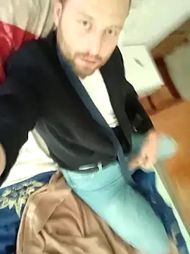 Snapshot of HouseOfCums chatting on September 17, 5:31 am HouseOfCums online show from September 17, 5:31 am