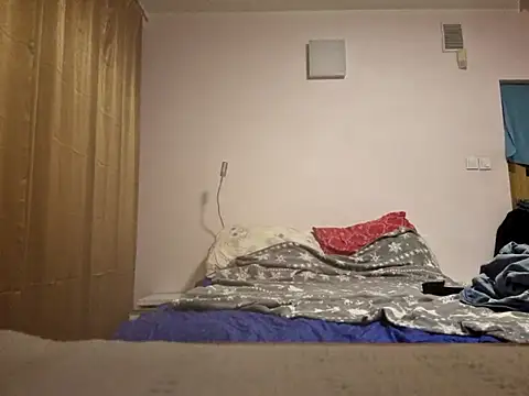 Snapshot of HouseOfCums chatting on October 20, 12:33 am HouseOfCums online show from October 20, 12:33 am