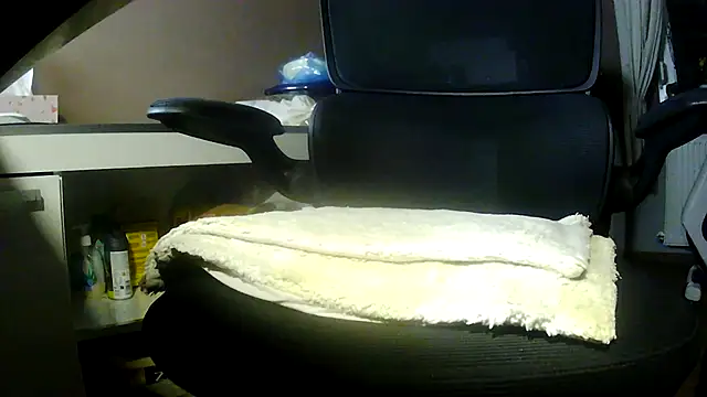 Snapshot of suedel65 chatting on April 2, 2:42 am suedel65 online show from April 2, 2:42 am