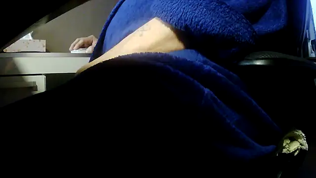 Snapshot of suedel65 chatting on April 6, 4:46 am suedel65 online show from April 6, 4:46 am