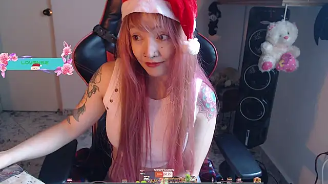 pink-2022 online show from December 22, 1:33 pm