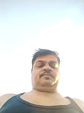 Snapshot of Desi_Londa_143 chatting on October 2, 1:23 am Desi Londa 143 online show from October 2, 1:23 am