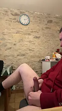 Snapshot of yann2392 chatting on December 23, 12:08 am yann2392 online show from December 23, 12:08 am