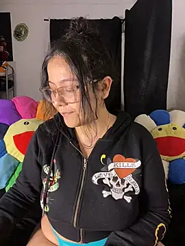 Snapshot of MsConejitaa chatting on January 11, 1:53 pm MsConejitaa online show from January 11, 1:53 pm
