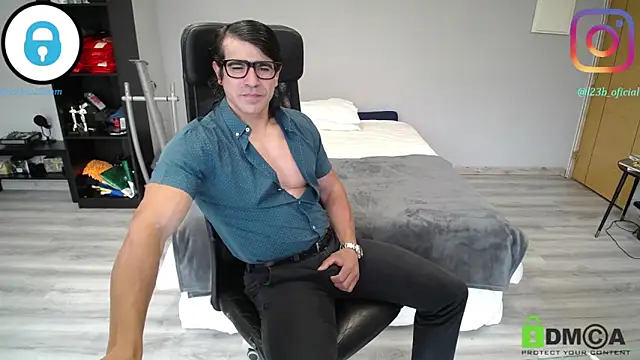 Snapshot of samricci21 chatting on April 14, 10:54 am samricci21 online show from April 14, 10:54 am