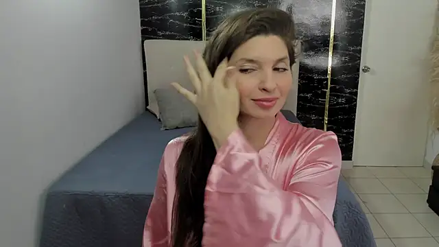 Snapshot of Azahara_Amin_ chatting on June 16, 5:04 pm Azahara Amin online show from June 16, 5:04 pm