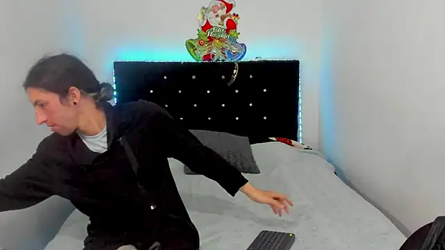 shelby  hotshoww online show from December 18, 1:15 am