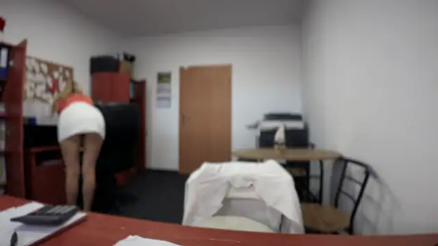 legsLONG online show from December 18, 7:47 am