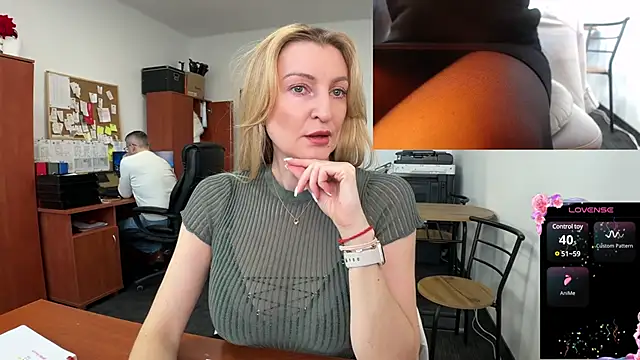 legsLONG online show from February 17, 7:37 am