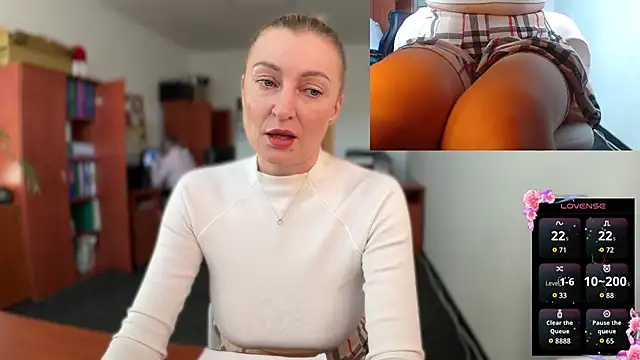 legsLONG online show from February 21, 8:18 am