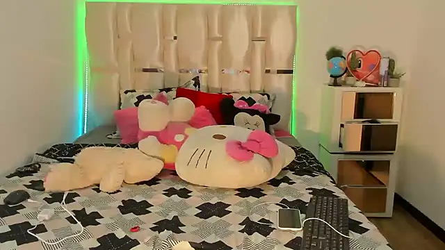 Snapshot of viioolleettaa chatting on December 13, 9:30 pm viioolleettaa online show from December 13, 9:30 pm