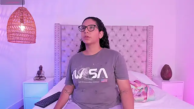 DanielleEvans  online show from March 5, 11:28 am