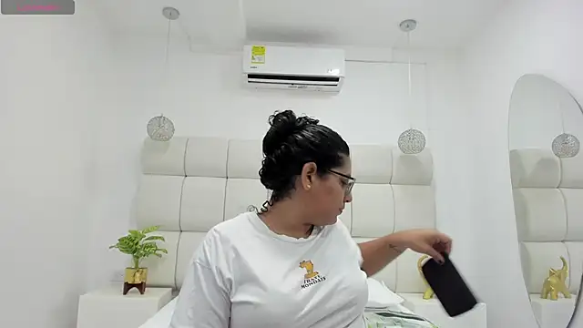 DanielleEvans  online show from September 15, 11:21 am