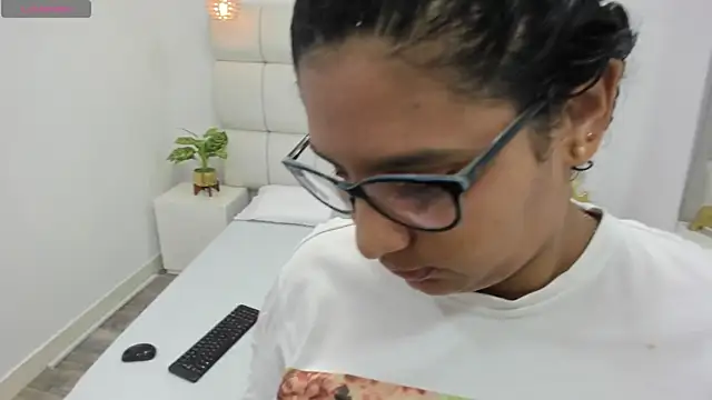 DanielleEvans  online show from October 15, 11:21 am