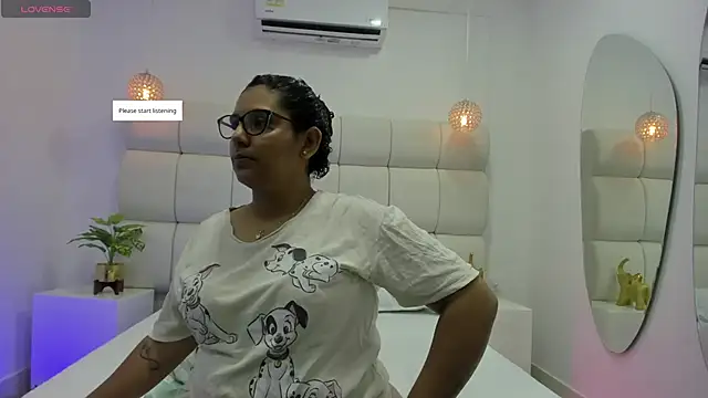 DanielleEvans  online show from November 19, 11:10 am