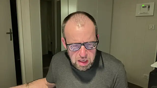 FABIOGLASSES online show from April 17, 7:50 pm