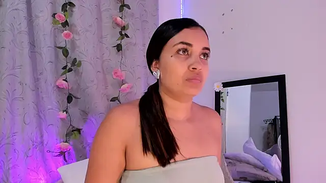 aisha es online show from January 8, 10:16 pm