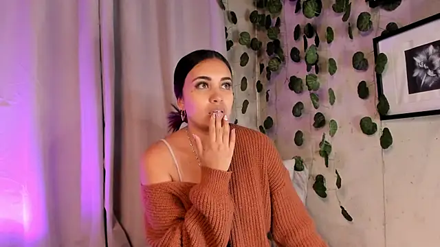 aisha es online show from February 19, 11:04 pm