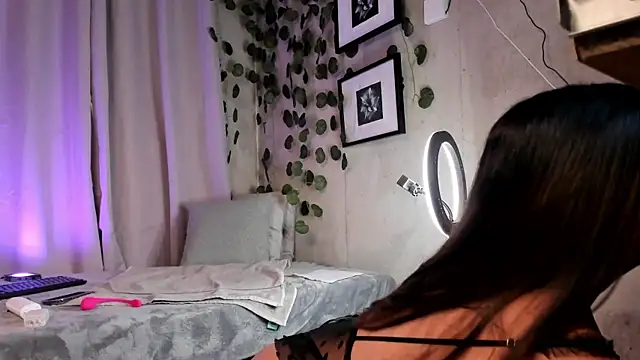 aisha es online show from February 20, 10:59 pm