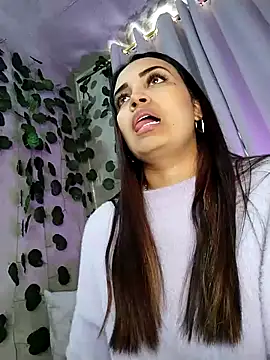 aisha es online show from February 22, 6:19 pm