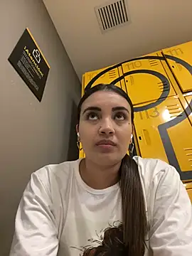 aisha es online show from March 12, 1:58 am