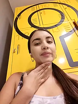 aisha es online show from March 18, 5:10 pm