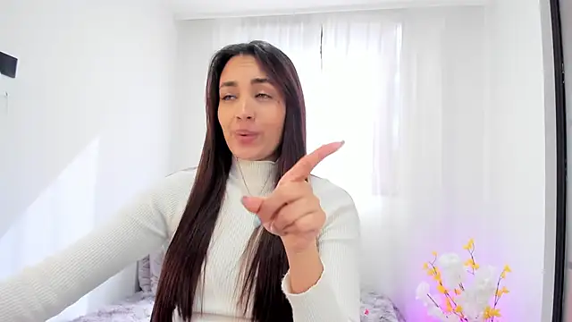 aisha es online show from September 30, 8:03 pm