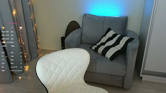 Snapshot of mo1ly chatting on January 4, 8:17 am mo1ly online show from January 4, 8:17 am