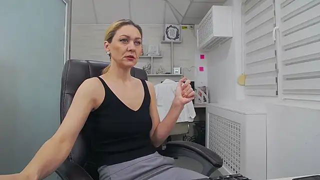 EllaMilf  online show from November 9, 4:49 pm