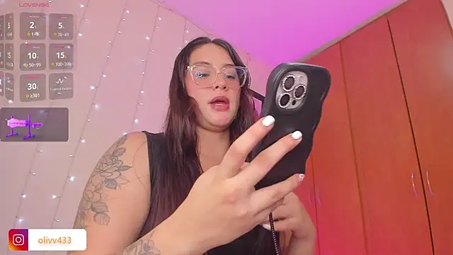 Snapshot of olivia__s chatting on April 28, 3:11 am olivia s online show from April 28, 3:11 am