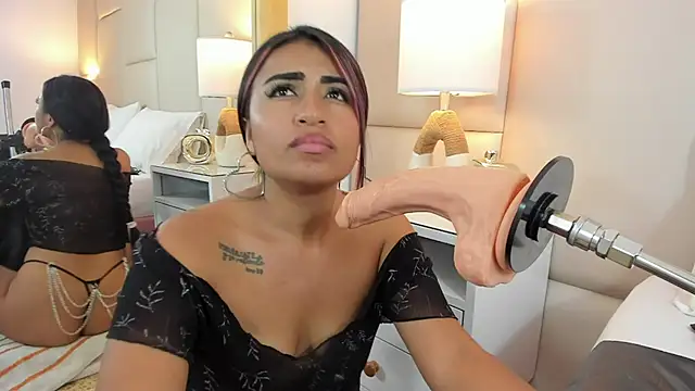 AntoniaRoss  online show from February 25, 8:30 pm