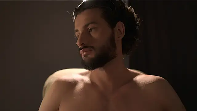 Keen   Luckystrike online show from April 12, 6:40 am