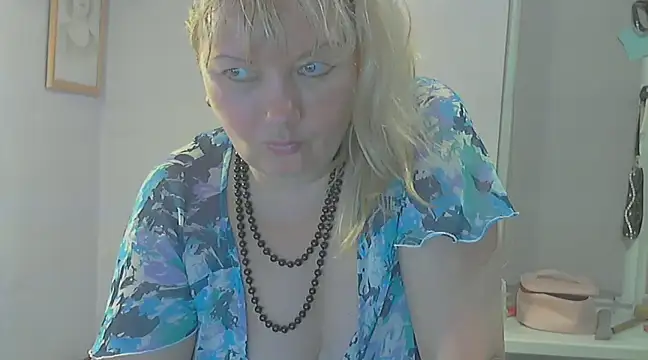 Snapshot of Lusi-777 chatting on February 21, 7:10 pm Lusi-777 online show from February 21, 7:10 pm